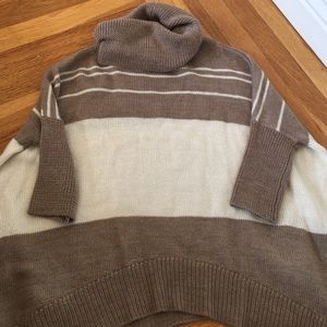 Scoop neck sweater