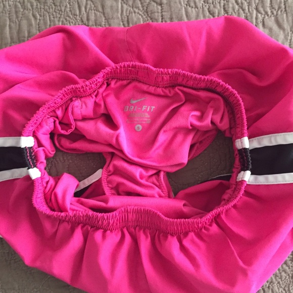[SOLD] Pink & Black Nike Dri-Fit Shorts - S - Picture 3 of 4