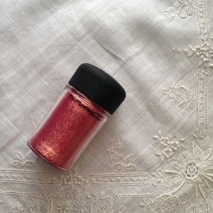 MAC Cosmetics Pigment Colour Powder in Rose