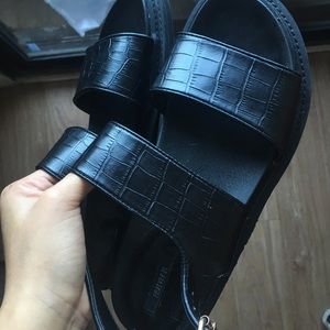 Cute sandals!