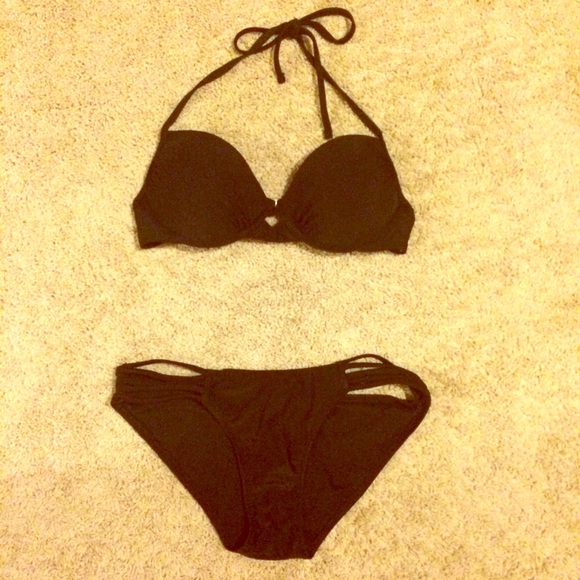 Black bikini