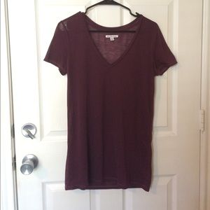 Maroon American Eagle V-Neck t-shirt