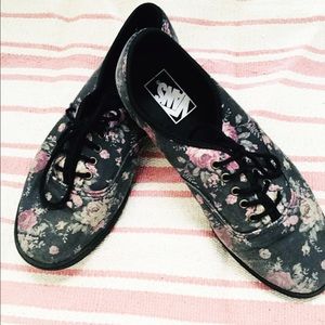 Rosebud black vans🌹🌚🌹