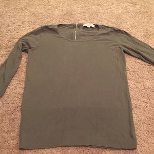 Cute lightweight sweater with zip back