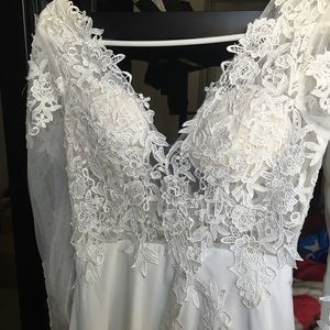 BEAUTIFUL white gown