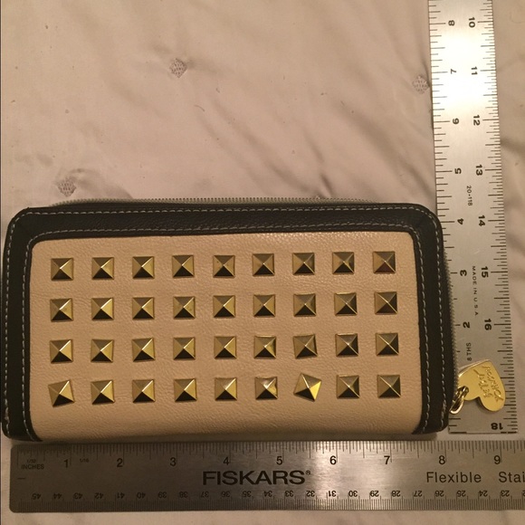 Betsy Jonson, Gently loved, Zip around wallet - Picture 3 of 4