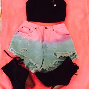 Adorable high waisted shorts!