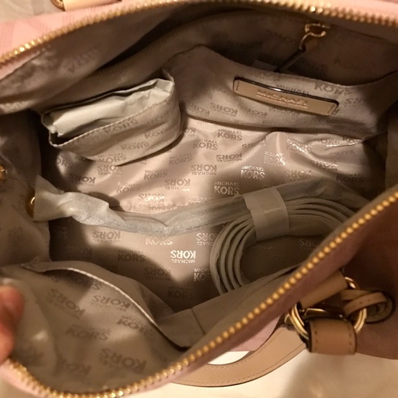 *SOLD* Michael Kors Grayson Stachel Pink 👛✨ - Picture 3 of 4