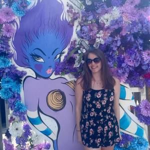 Meet your Posher, Laura