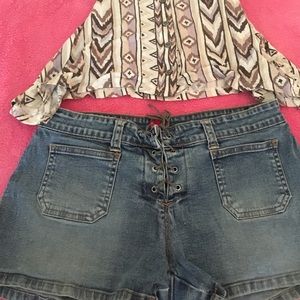 Sexy front lace up shorts!