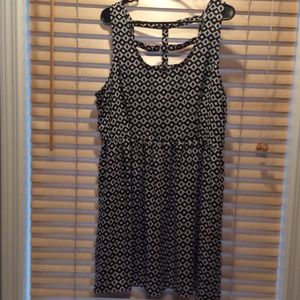 Black and White Trippy Pattered Midi Dress