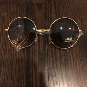 Brown circle framed sunglasses