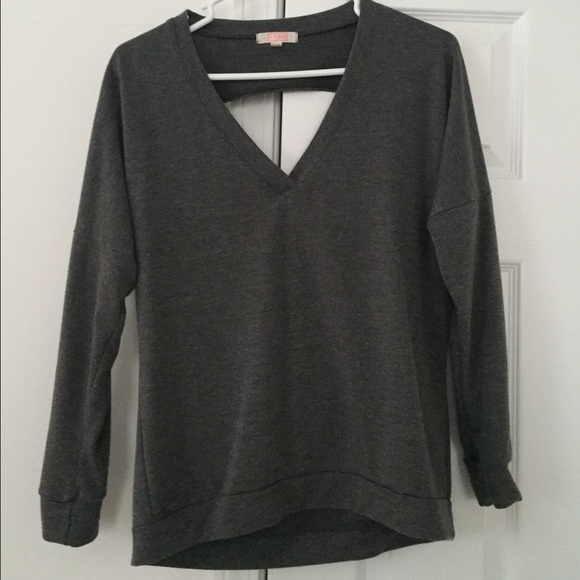 CR V-Neck/Open-back Sweater