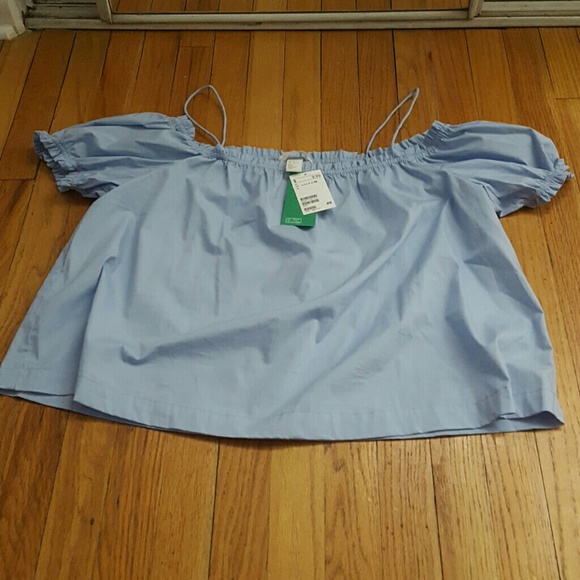 Light blue off the shoulder/w straps blouse.