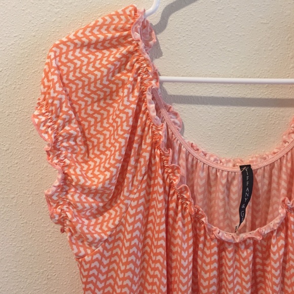 Flowy Patterned Blouse - Picture 2 of 2