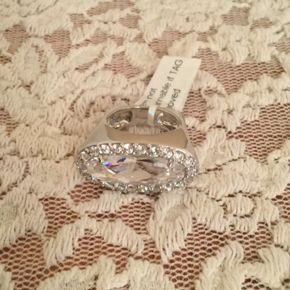 Sterling silver simulated diamond ring. - Picture 1 of 4