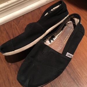 Black plain TOMS