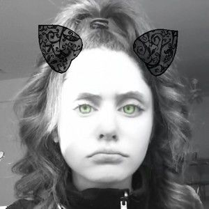 Meet your Posher, Chloe