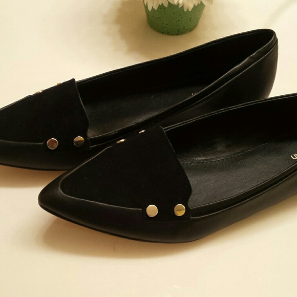 🔴SOLD🔴Calvin Klein Flats - Picture 2 of 4