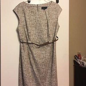 Connected Woman Size 20W Tan Dress