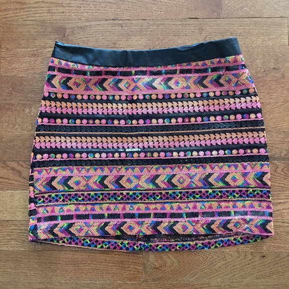 Adorable sequence mini skirt.