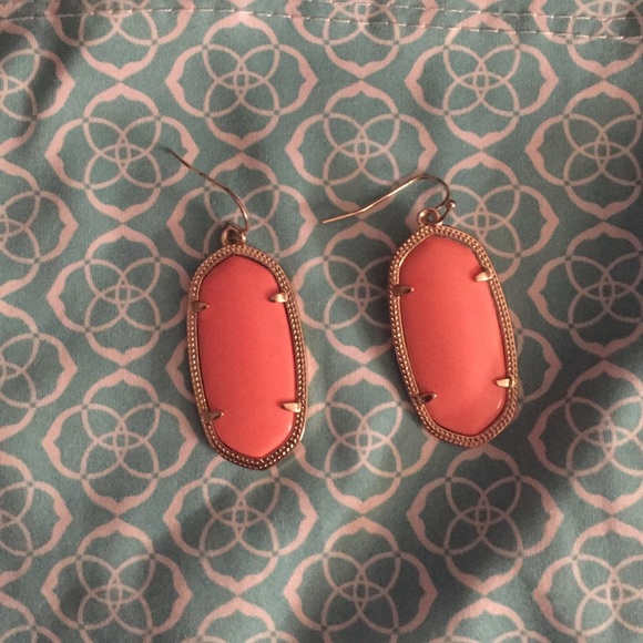 Coral Elles!