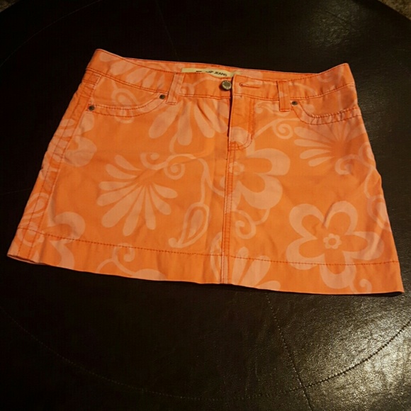 Gap skirt