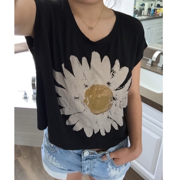 Cropped graphic tee