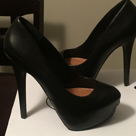 Brand new Dejavu black leather
