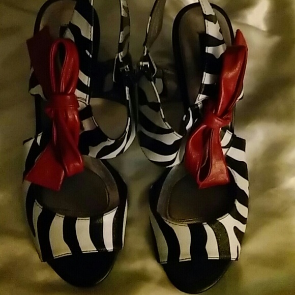 I purchased this item Poshmrk and are to wide