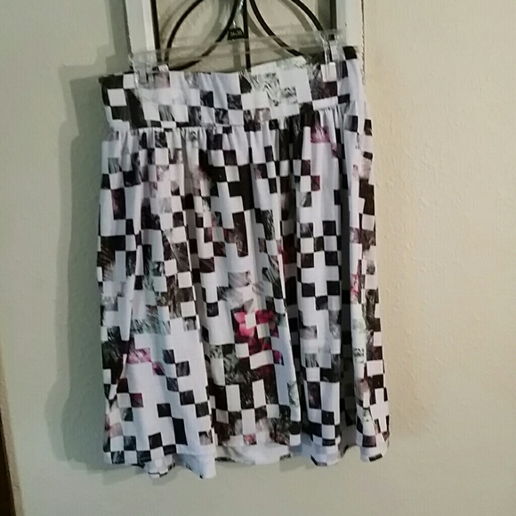 Stretch pixel print skirt