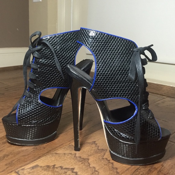 Sexy Black Iridescent Snake Print Pump - Picture 2 of 4