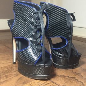 Sexy Black Iridescent Snake Print Pump