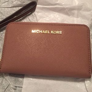 Brand New Authentic Michael Kor wristlet.