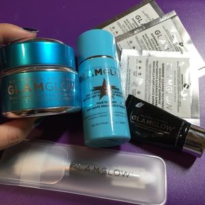 SOLD - Glamglow bundle
