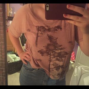 boxy tee with a nature design! very comfortable 🌹