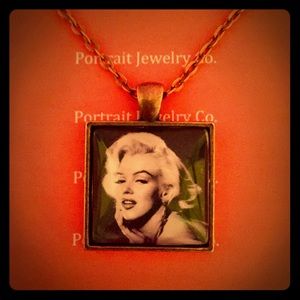 Marilyn Monroe necklace