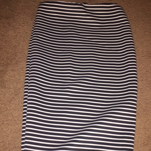 Stripped midi pencil skirt