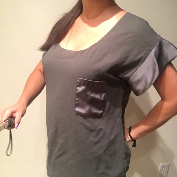 Backless T with pocket