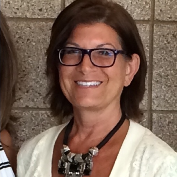 Meet your Posher, Denise - Picture 2 of 2