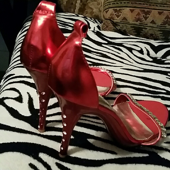 Heels - Picture 2 of 4