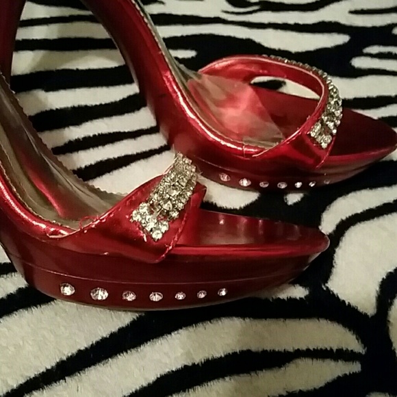 Heels - Picture 4 of 4