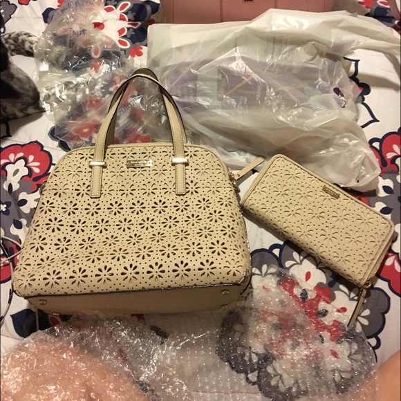 ⬇️FINAL PRICE DROP!⬇️ Kate Spade set