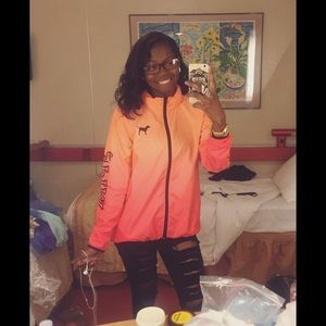 Meet your Posher, Eshone