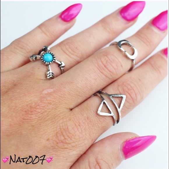 Six Silver Boho Style Turquoise Rings. - Picture 2 of 2