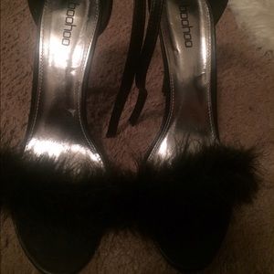 BooHoo Black Feather Open Toe Heels