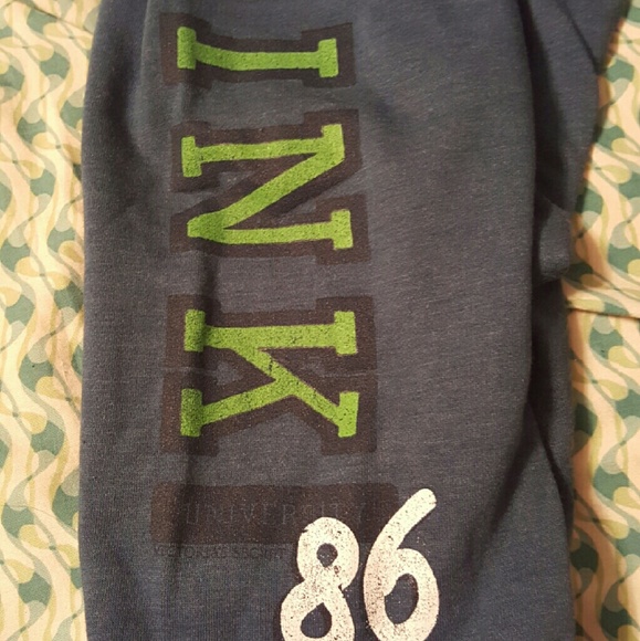 NWOT vs lg capri pants
