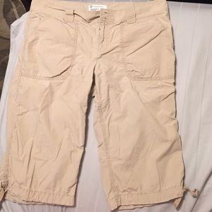 Gap khakis "clam digger"