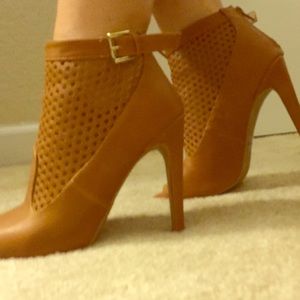 Super cute camel mesh heels