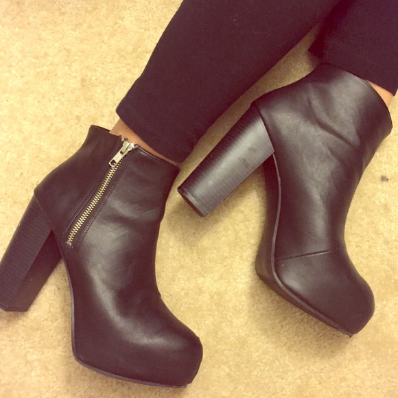 🌸 LOWEST! Heeled platform booties with zipper